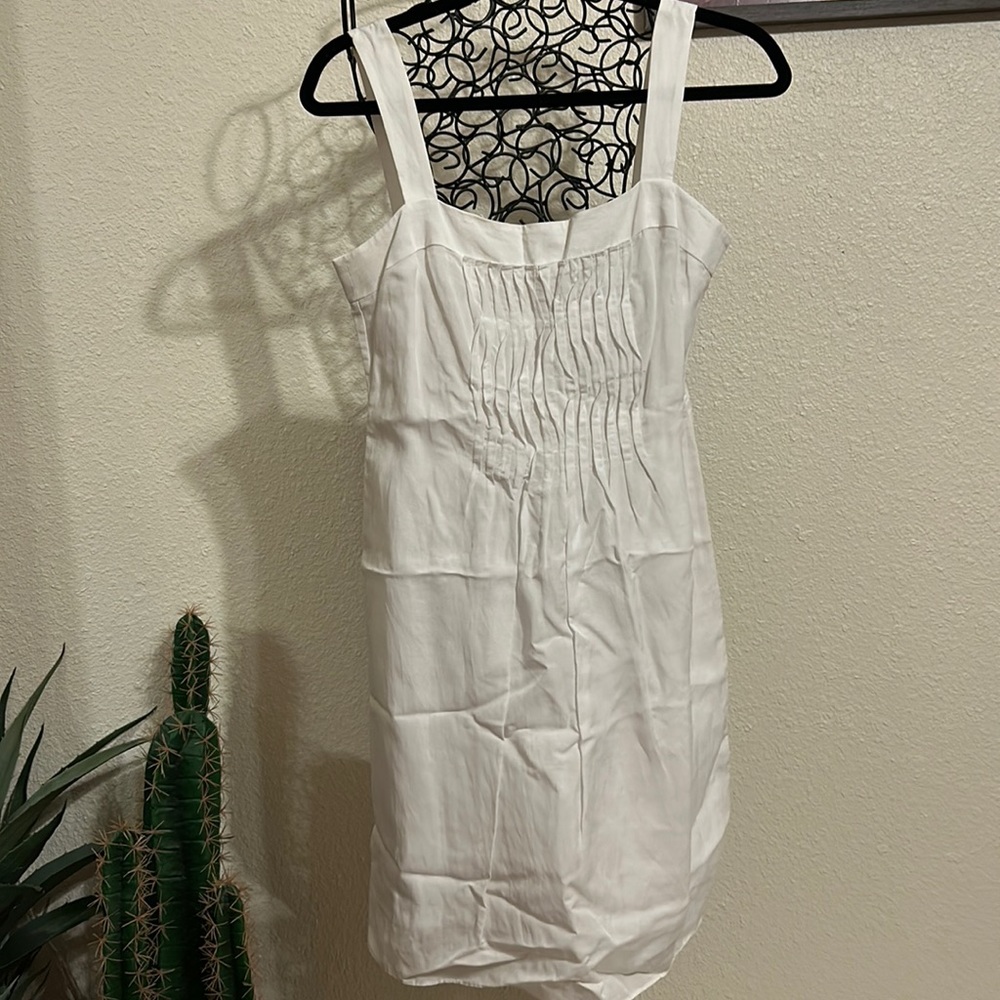 ELIE TAHARI Solid White Sleeveless Dress never been worn. Size 4